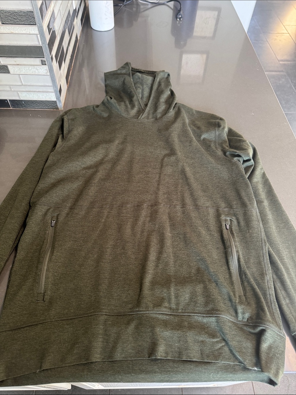 Men's Vuori Medium Olive Green Pullover Hoodie Sweater Dreamknit